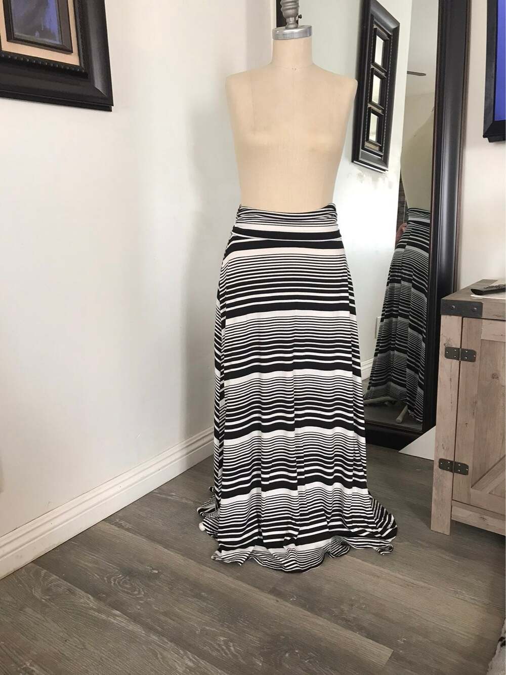 MonaB Black White Striped Maxi Skirt Elastic Waist Women’s Small